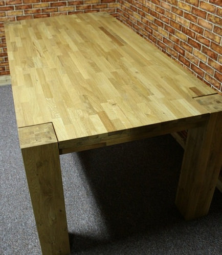 Nowoczesny stół drewniany